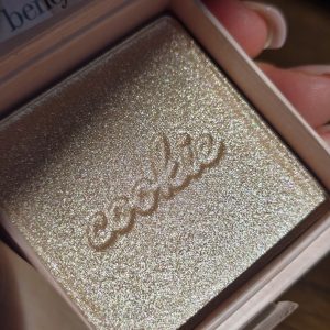 BENEFIT ILUMINADOR COOKIE